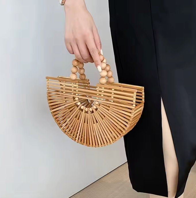 1 Tasche aus Strohgeflecht