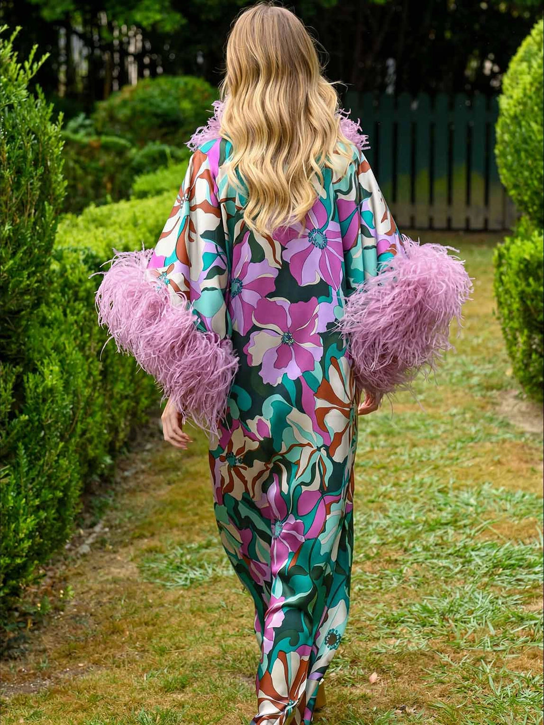 Vera raffiniertes Mini-Chiffonkleid mit Federn