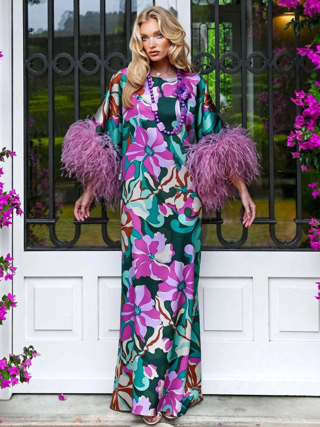 Vera raffiniertes Mini-Chiffonkleid mit Federn