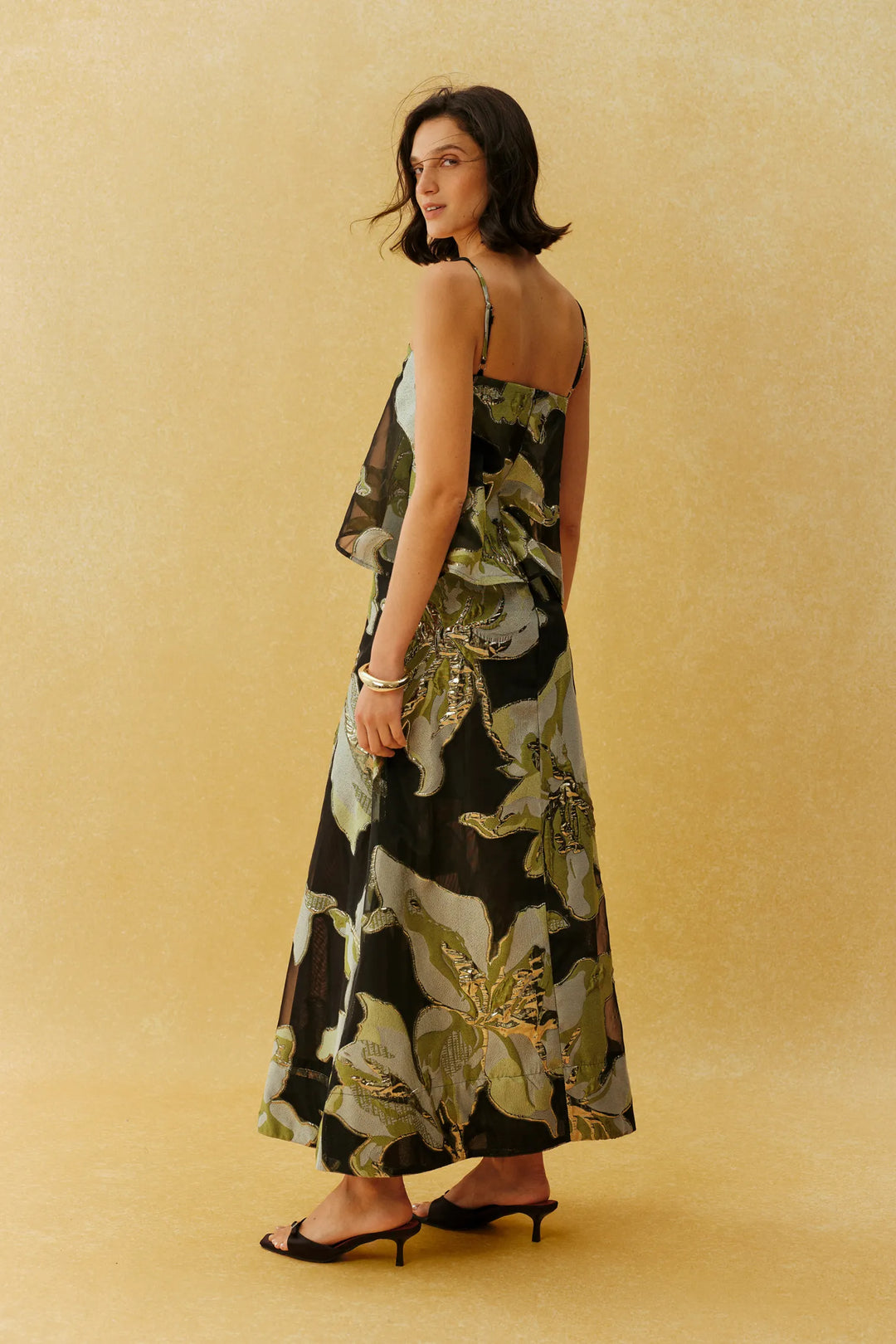 Schwarzes blumiges Chiffon-Midikleid mit Spaghettiträgern