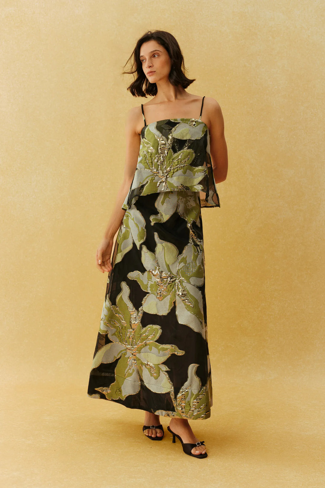 Schwarzes blumiges Chiffon-Midikleid mit Spaghettiträgern