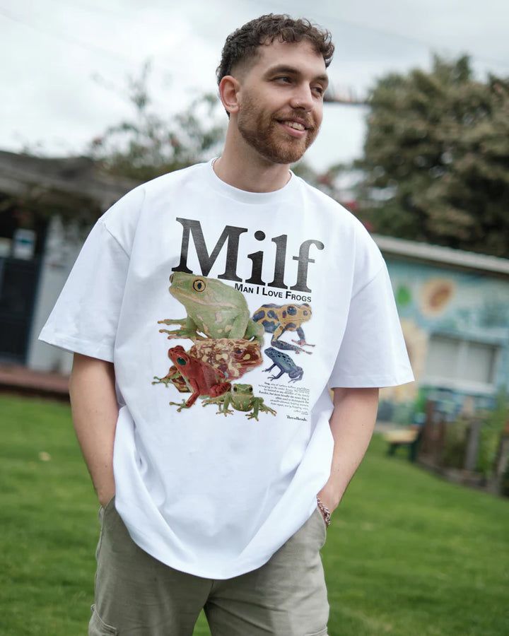 Man I love Frogs - T-Shirt