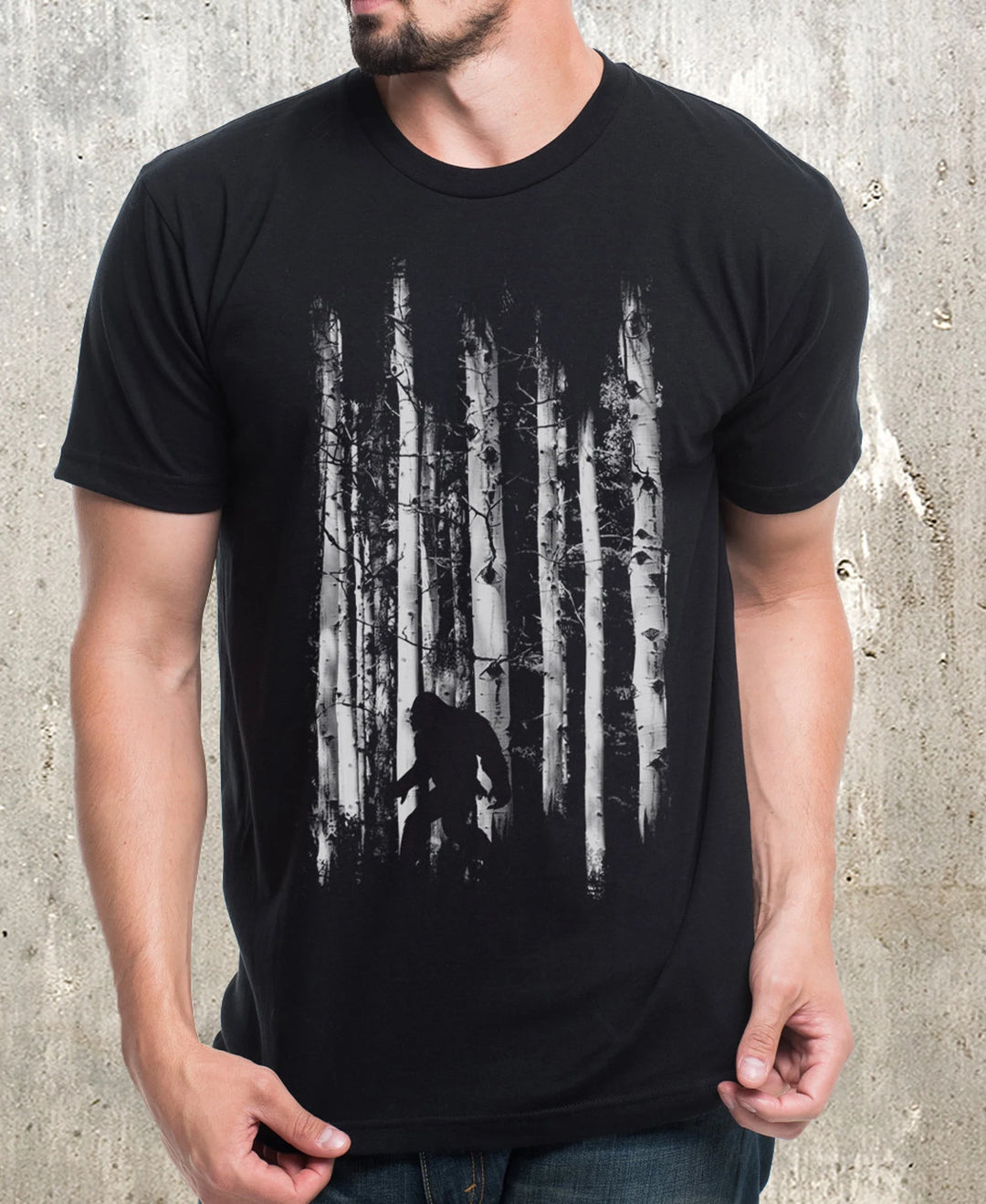 Bigfoot im Wald - T-Shirt