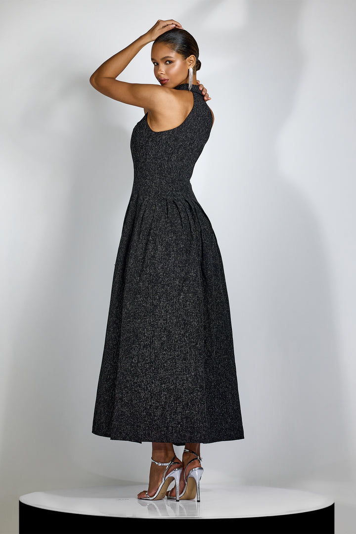 Das Alarice Maxikleid mit plissiertem Rock getragen - KYMA