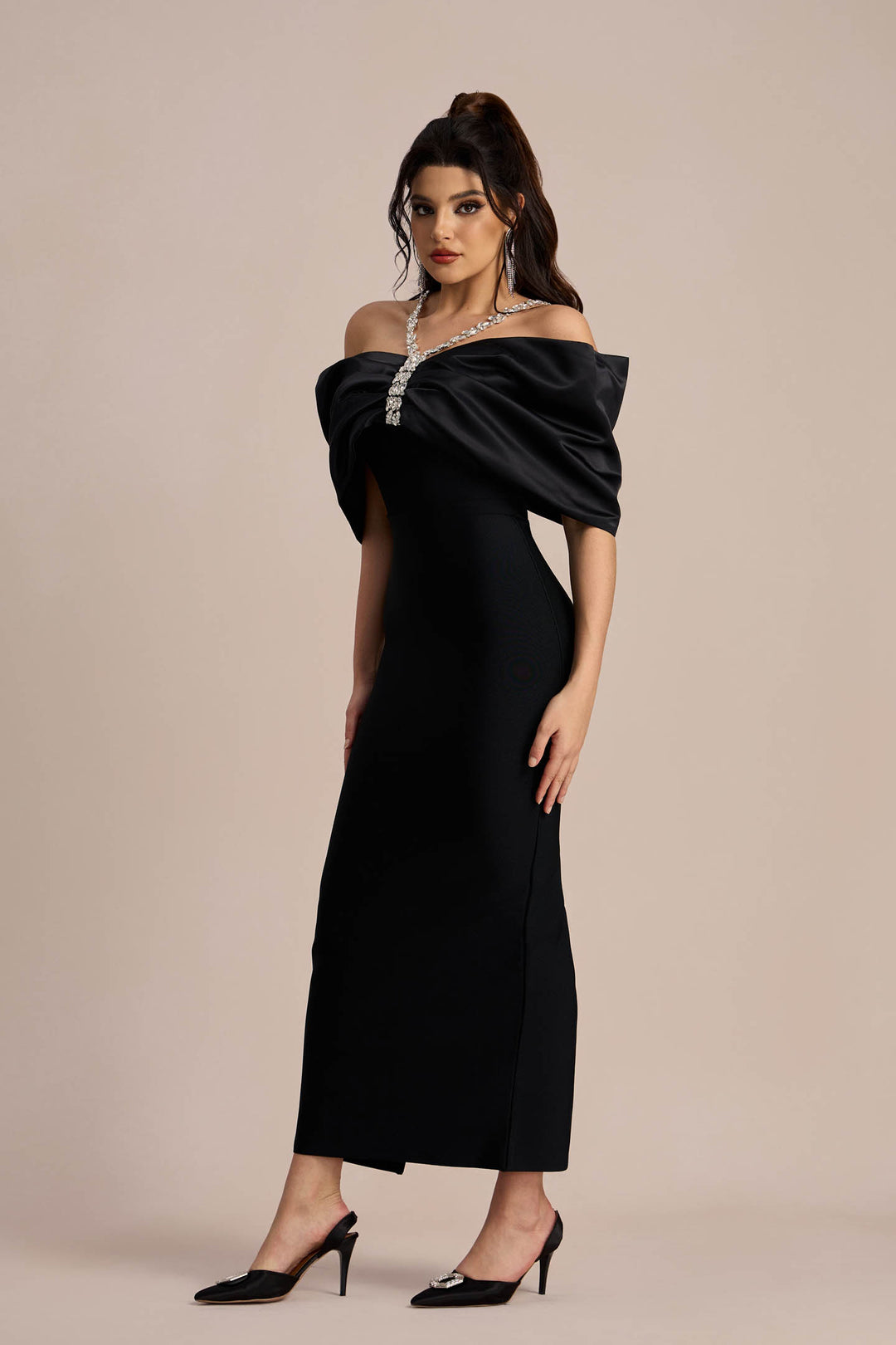 Beispiel-Styling des Alva Kleides für eine Abendgarderobe