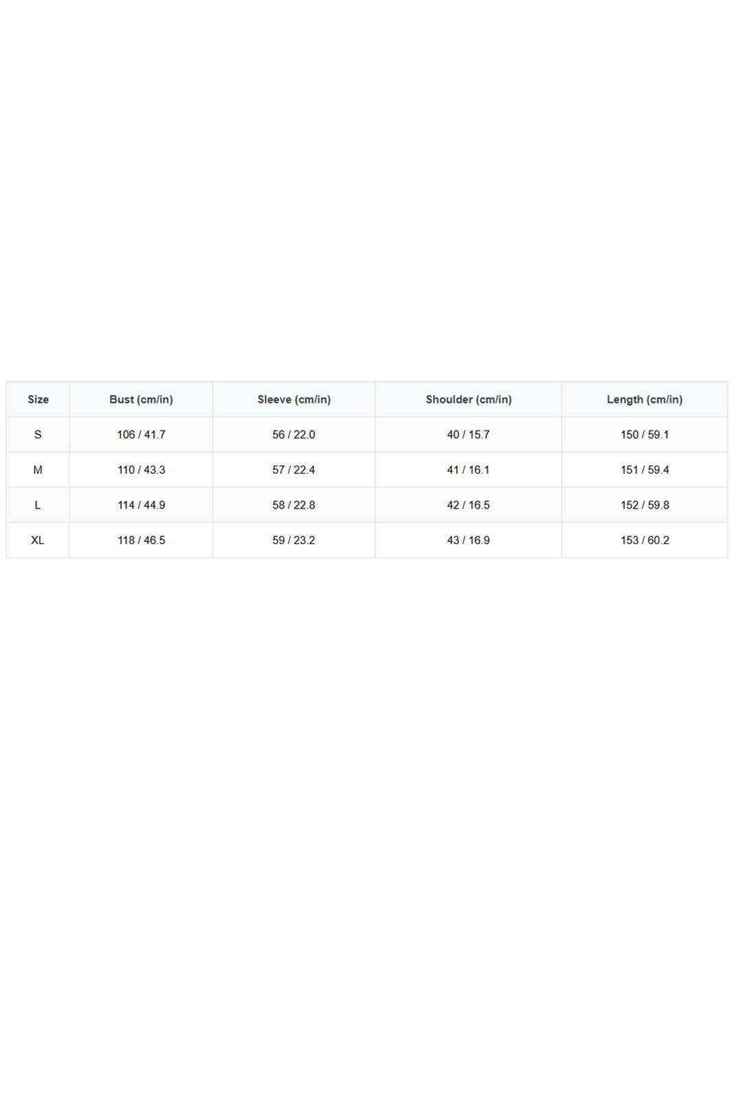 Styling-Idee für das blaue Maxikleid mit Blumen - KYMA