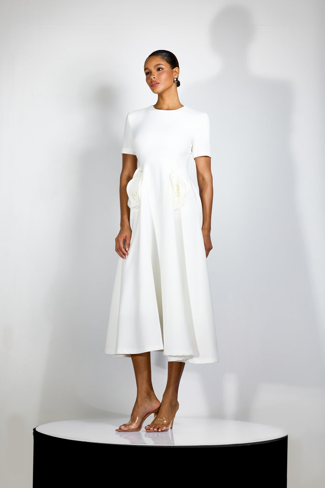 Ava Midikleid, Ausschnitt und Ärmel - KYMA