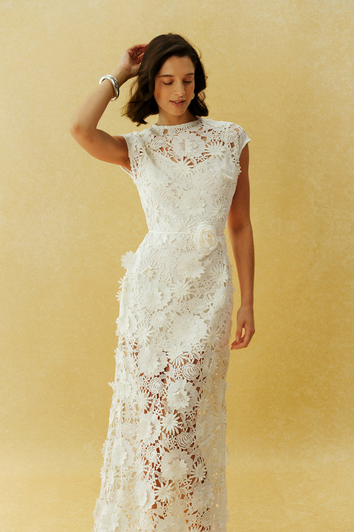 Before the First Kiss Weißes Maxikleid aus Blumen-Spitze mit Flügelärmeln - Größenübersicht