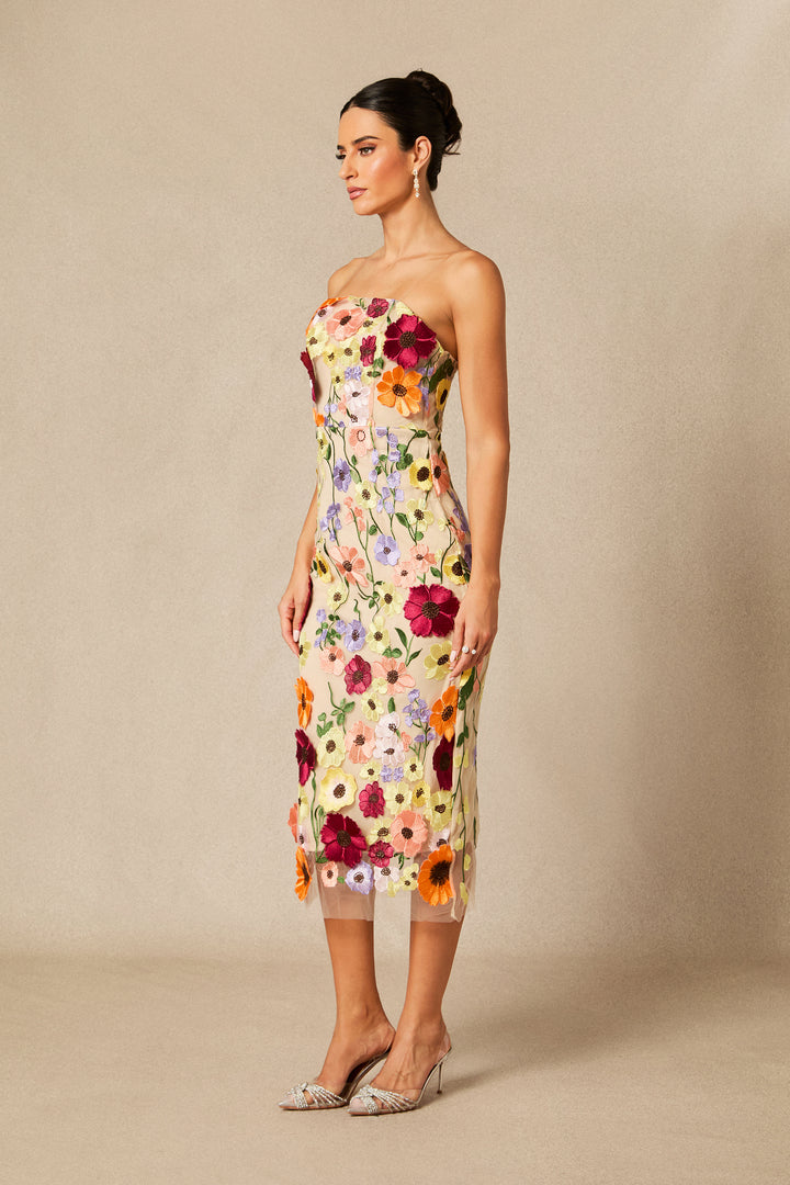 Belle Midi-Kleid in voller Länge, das eine taillierte Silhouette zeigt - KYMA