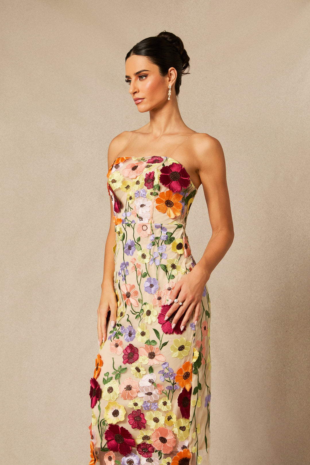 Belle Trägerloses Midi-Kleid mit Spitze und Blumenmuster – KYMA