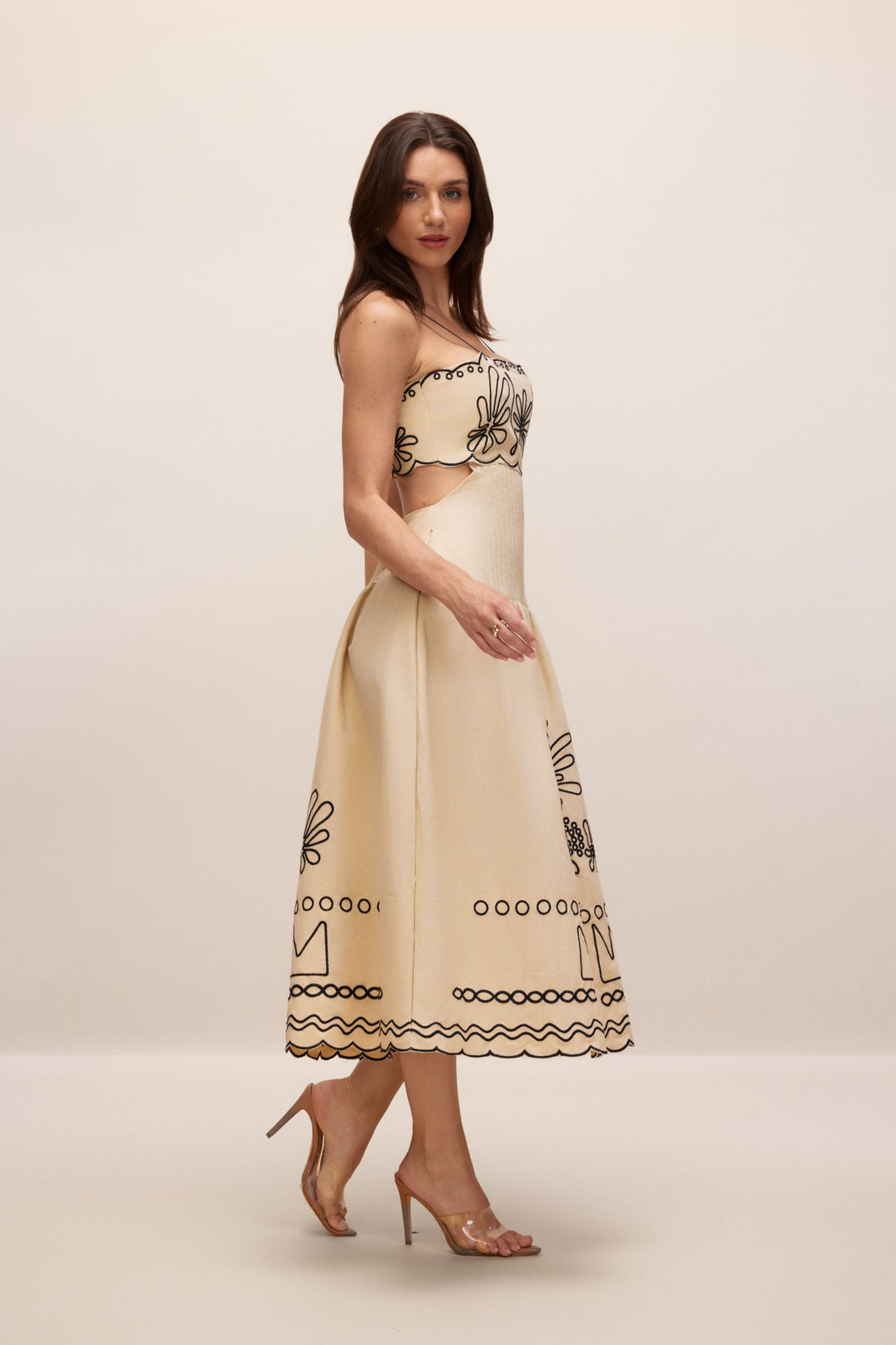 Detail der Naht und des Reißverschlusses am Midikleid - KYMA