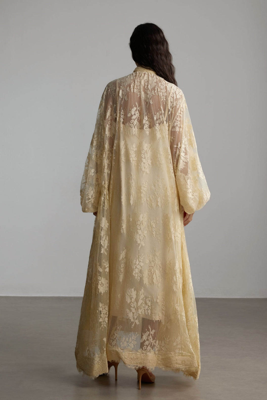 Catharine Florales Spitzen-Maxikleid Gesamtansicht - KYMA