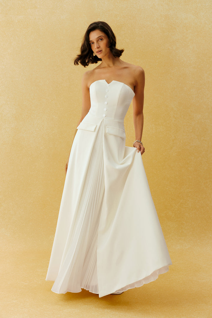 Classic Beauty Weißes trägerloses Maxikleid mit Knopfleiste vorne Model - KYMA
