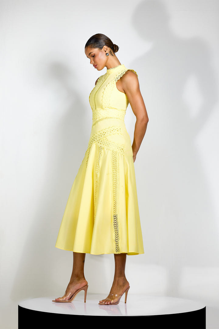 Diana Spitzen-Midikleid mit Stehkragen und A-Linie, Rückenansicht mit Reißverschluss