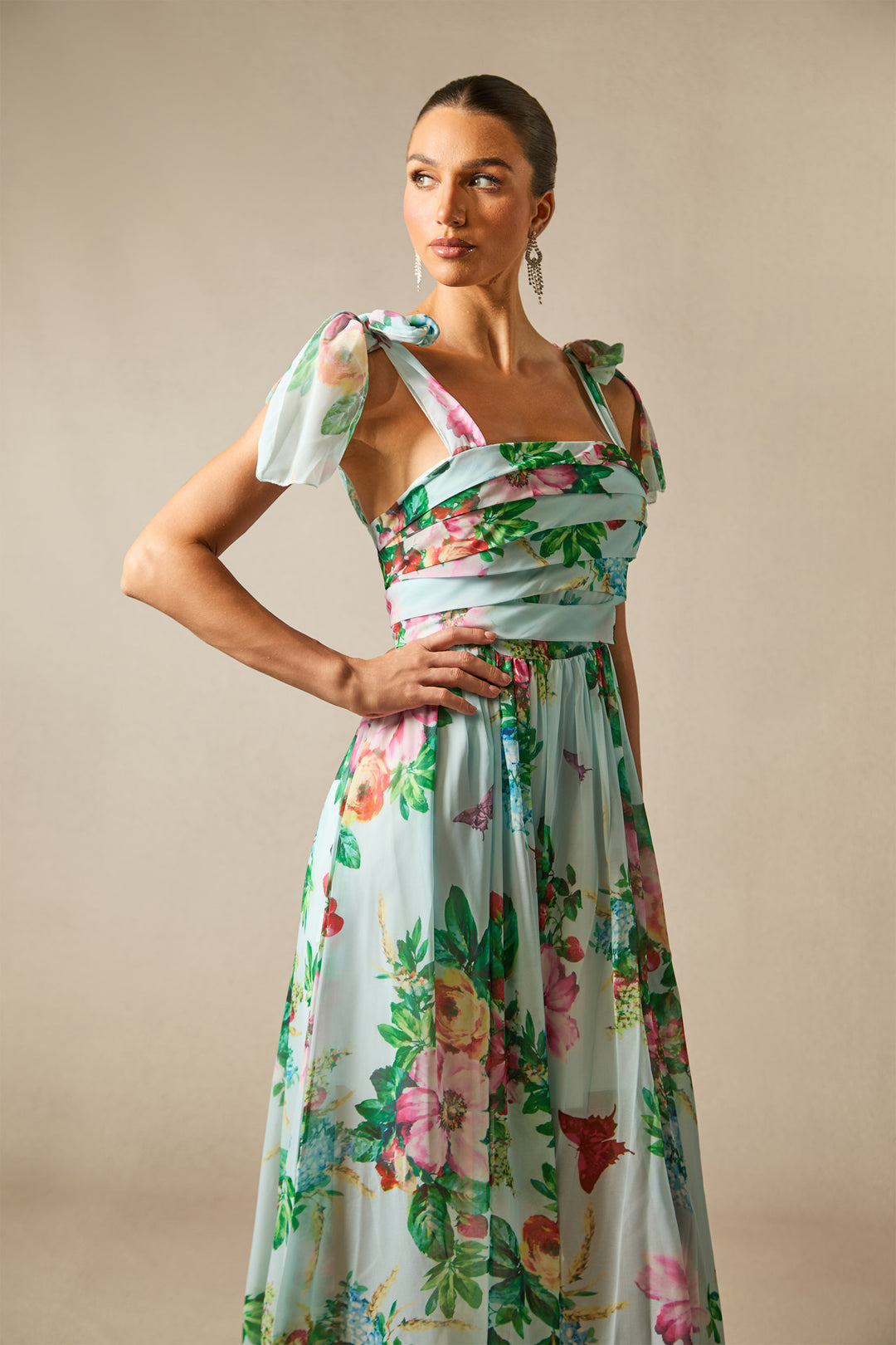 Detailansicht Dinah Maxikleid mit plissiertem Stoff - KYMA