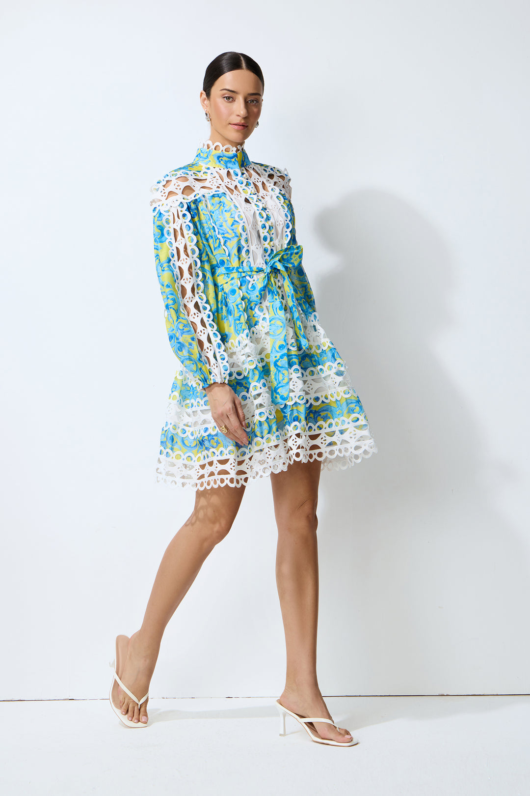 Stufen-Mini-Saum mit Lochspitze am Kleid - KYMA