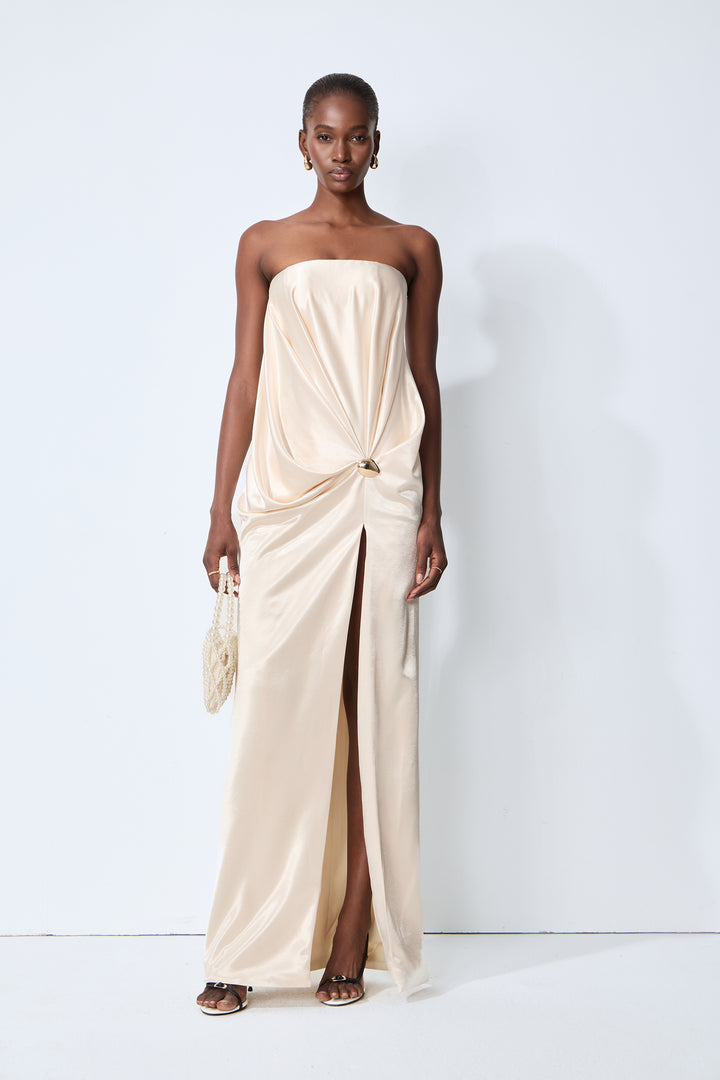 Champagner-Beige Maxi-Satin-Kleid mit Twist-Vorderseite und Schlitz für Damen - KYMA