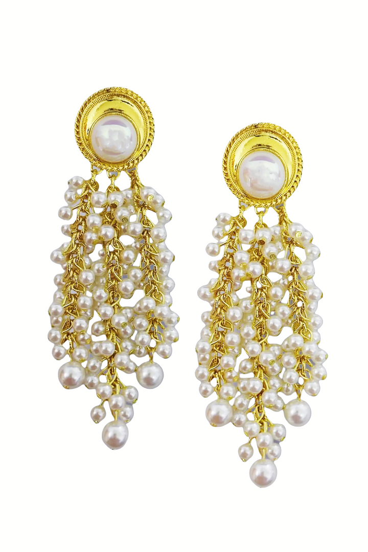 Ohrringe mit Perlen und Quasten Nahaufnahme
