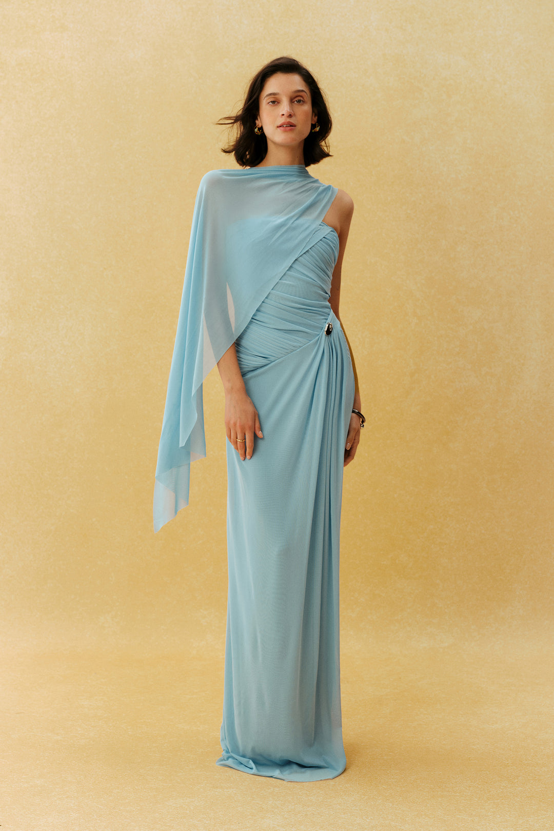 Blaues Maxikleid mit Raffungen und Schal, trägerlos, elegant, bodenlang - KYMA
