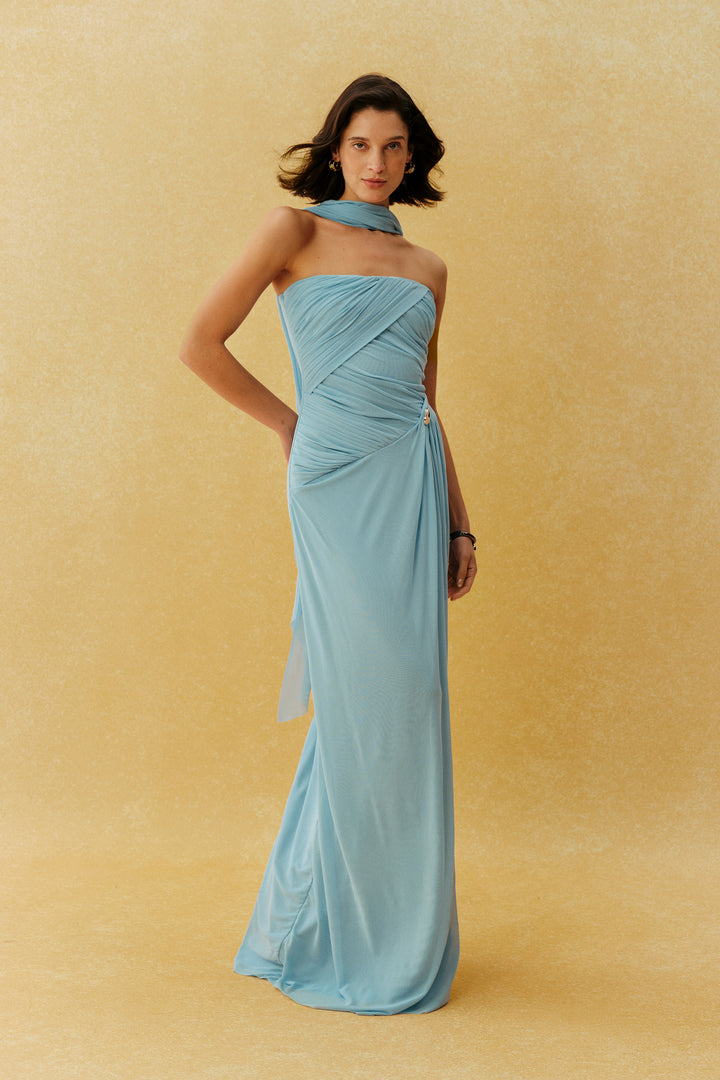 Abnehmbarer Schal zum blauen Maxikleid - KYMA