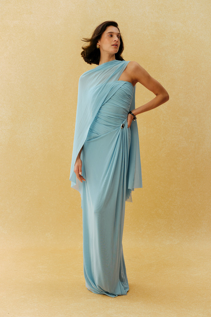 Seitlicher Schlitz am blauen Maxikleid für Bewegungsfreiheit - KYMA