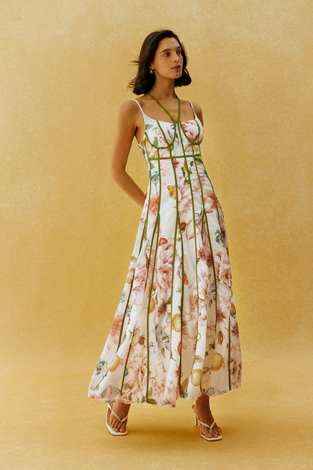 Detail des A-Linien-Rockes am weißen Maxikleid - KYMA