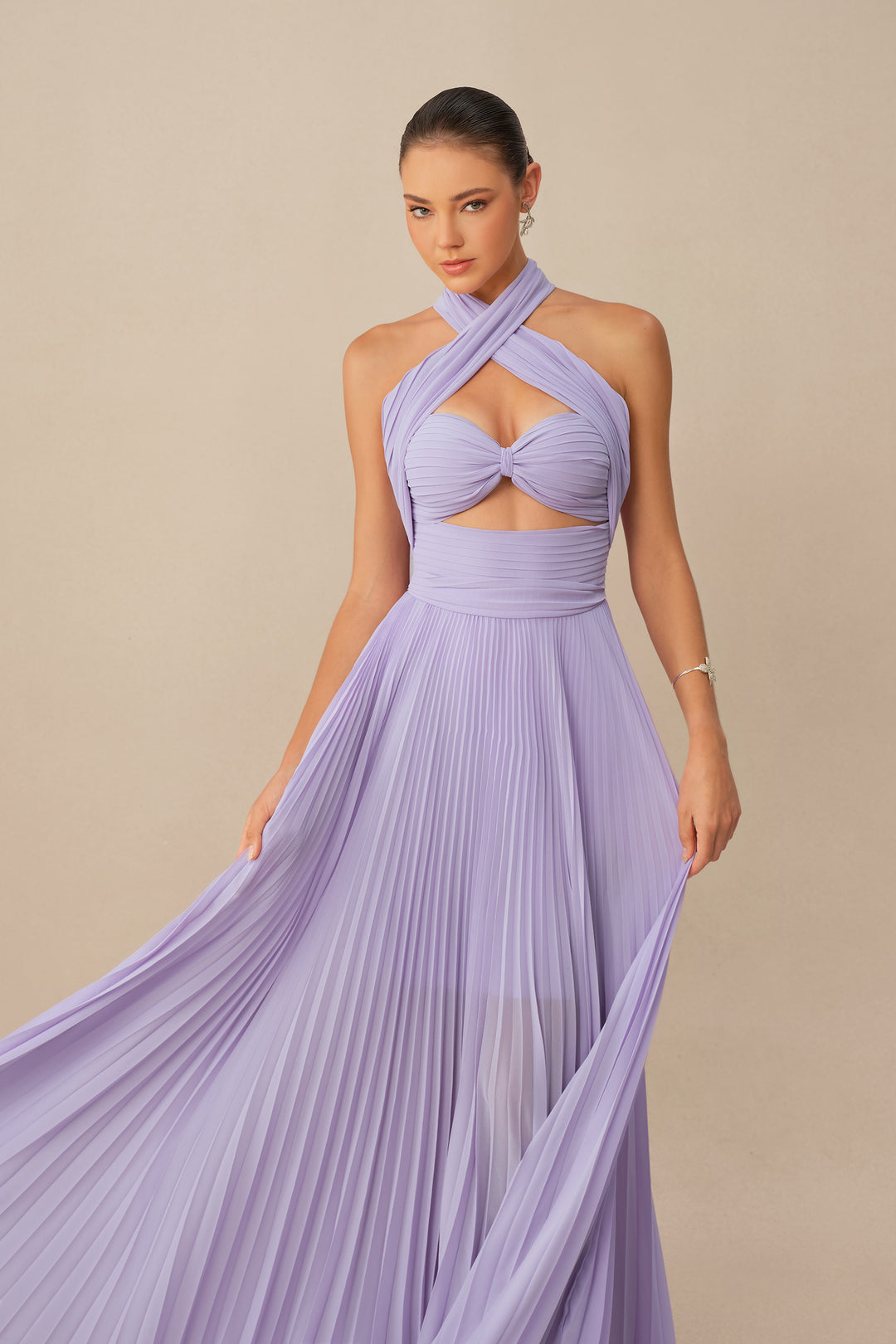 Lila Maxikleid mit Kreuzträgern und Falten – KYMA
