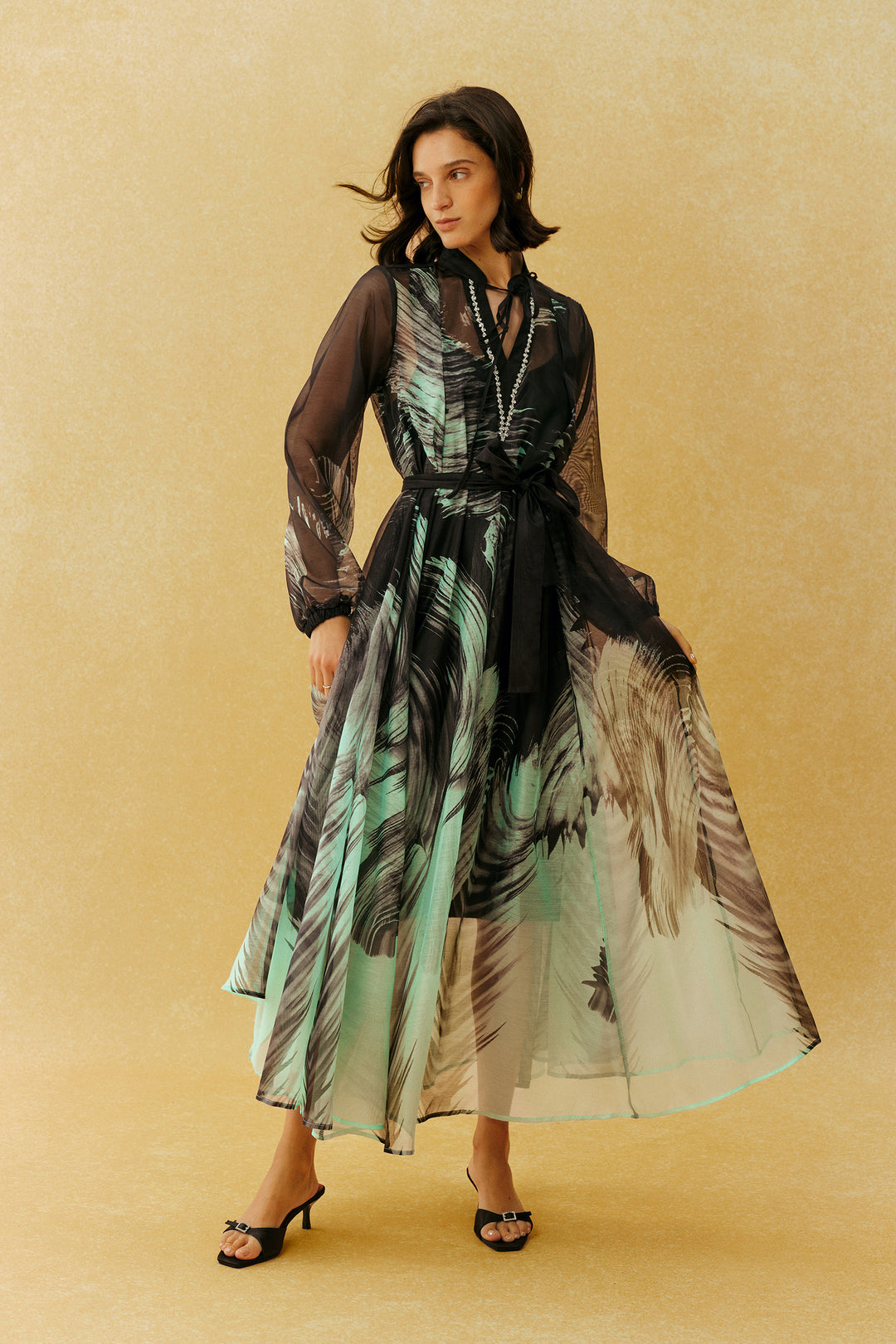 Schwarzes Maxikleid mit Blättermuster und transparenten Ärmeln für Damen - KYMA