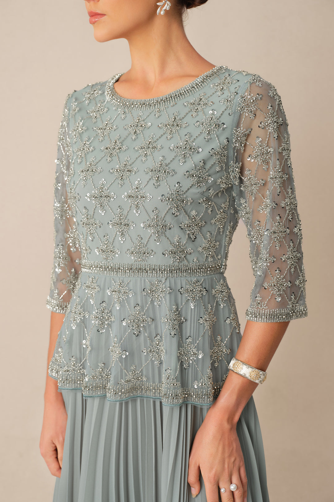 Das blaue Maxikleid im vollen Glanz, perfekt für Hochzeiten - KYMA
