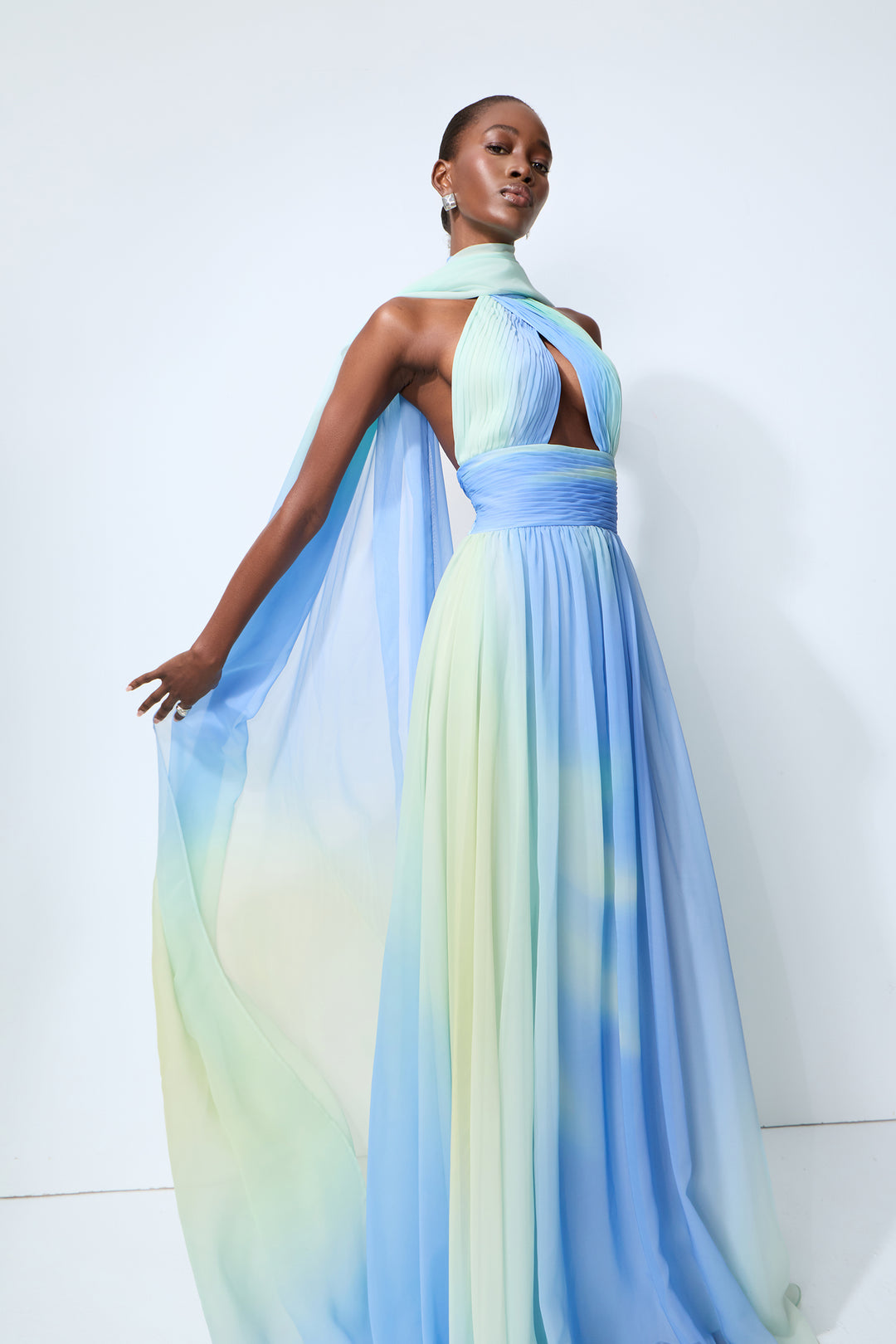elegantes nachtblaues Chiffon-Maxikleid mit Schal – KYMA