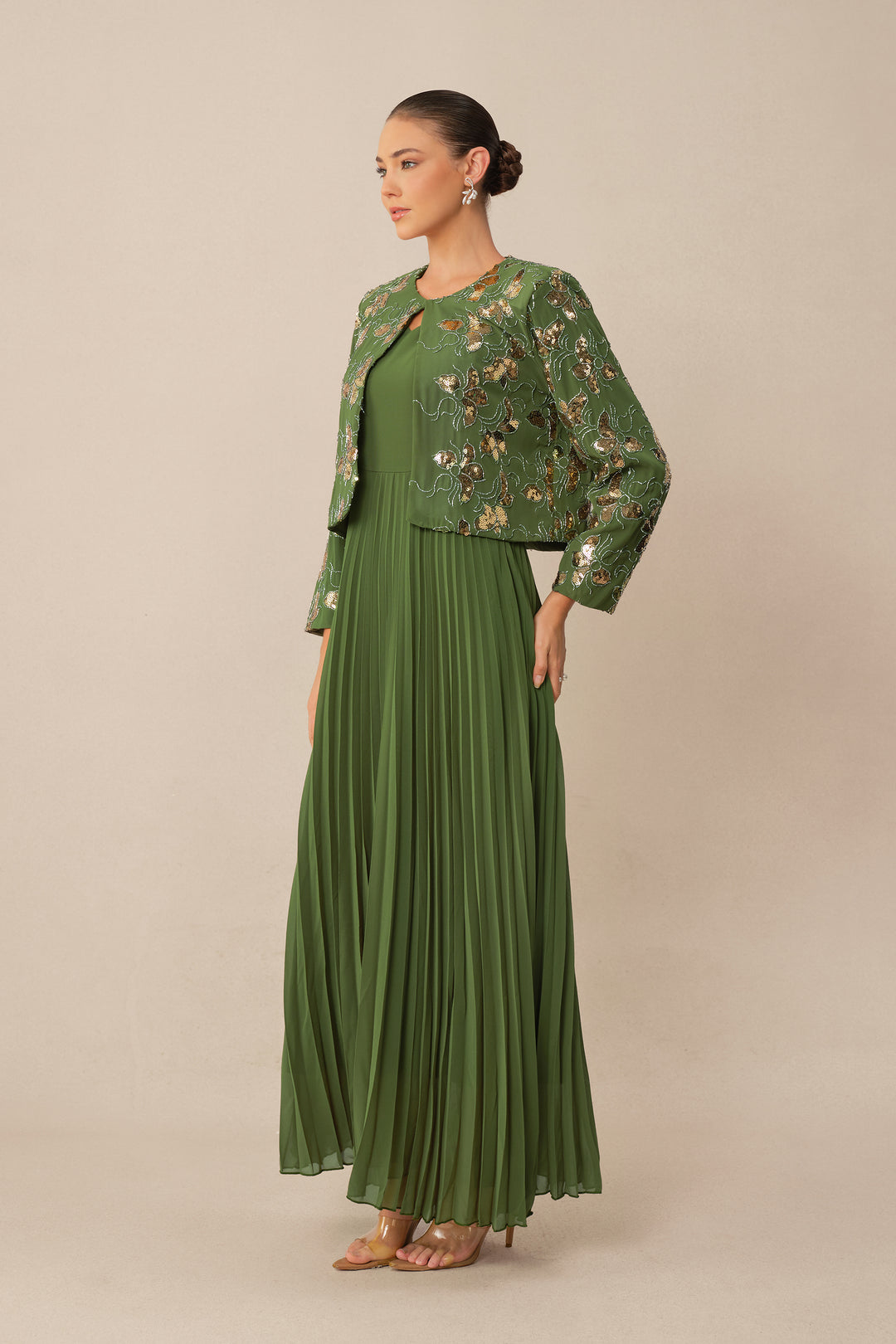 Grünes Pailletten-Blumen-Crop-Jacke & Plissiertes Kleid Set Model kombiniert - KYMA