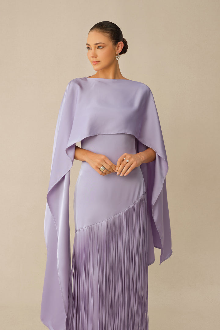 Detailansicht des Satin-Stoffes vom Maxikleid-Set, KYMA