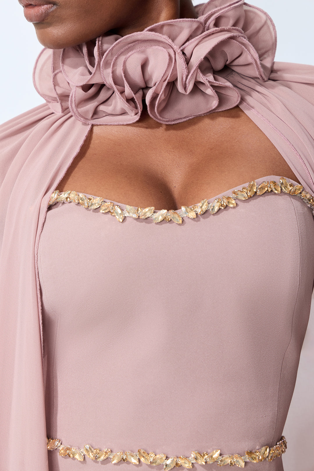 Detailaufnahme der Kristall-Verzierung am Bustier-Oberteil - KYMA