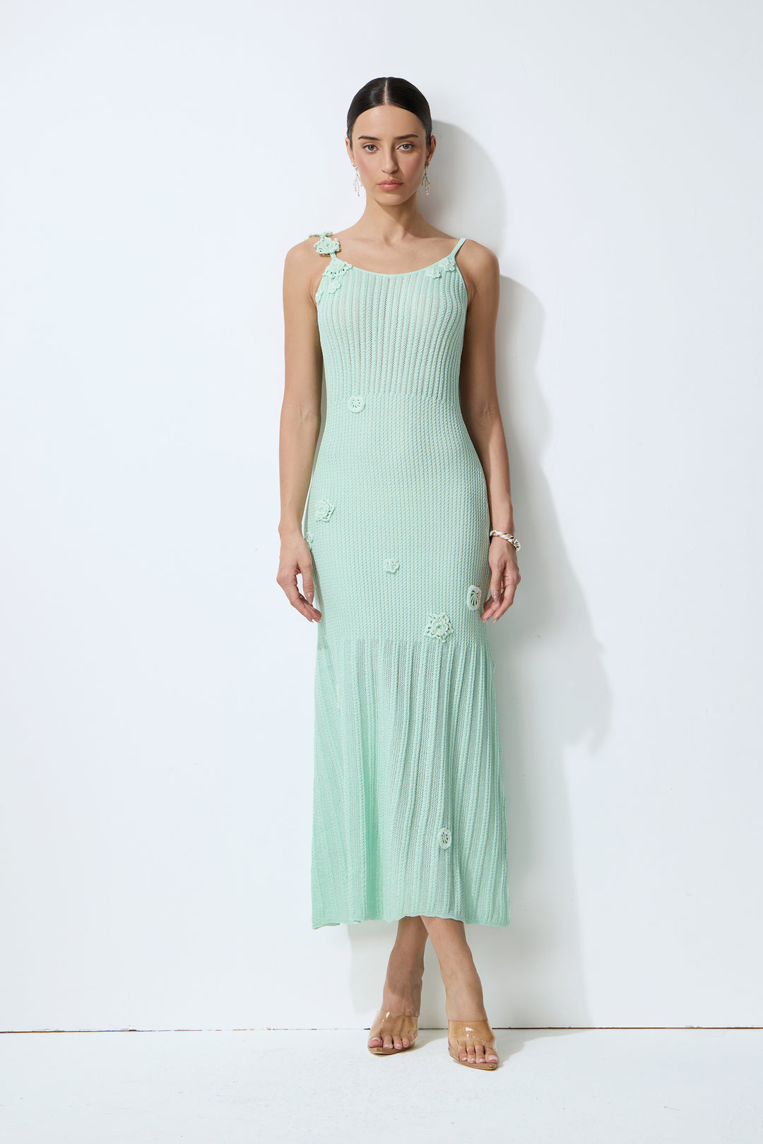 Maxi-Slipdress aus mintgrünem Strick mit Blumen – KYMA