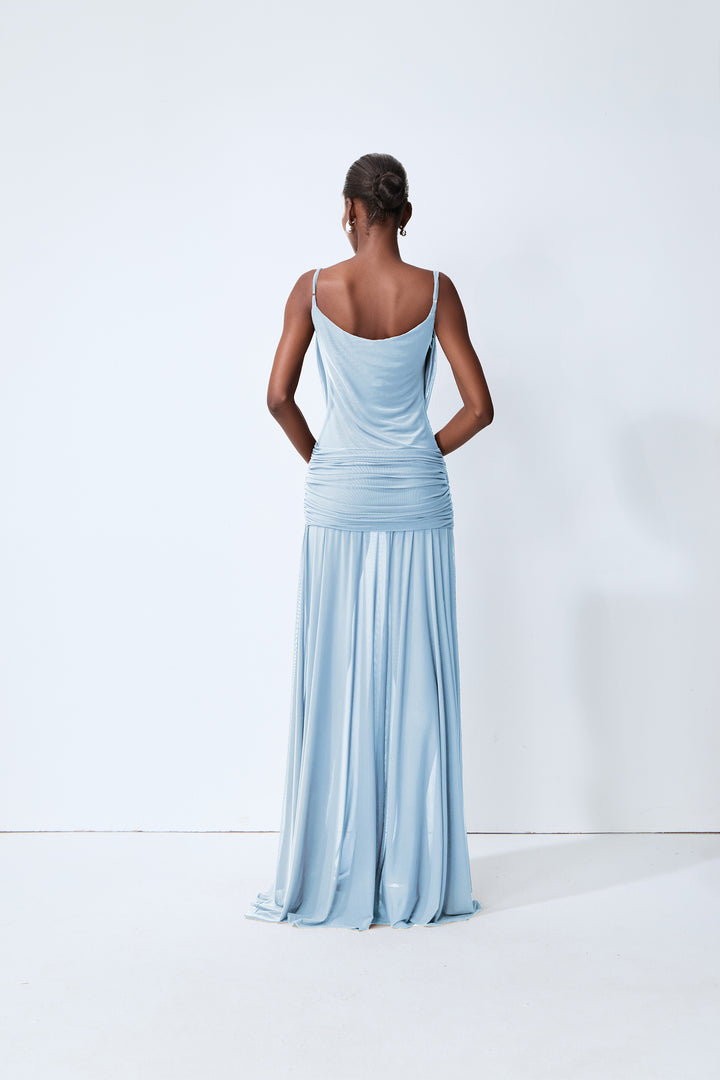 Stoffdetail des blauen Maxikleids – KYMA