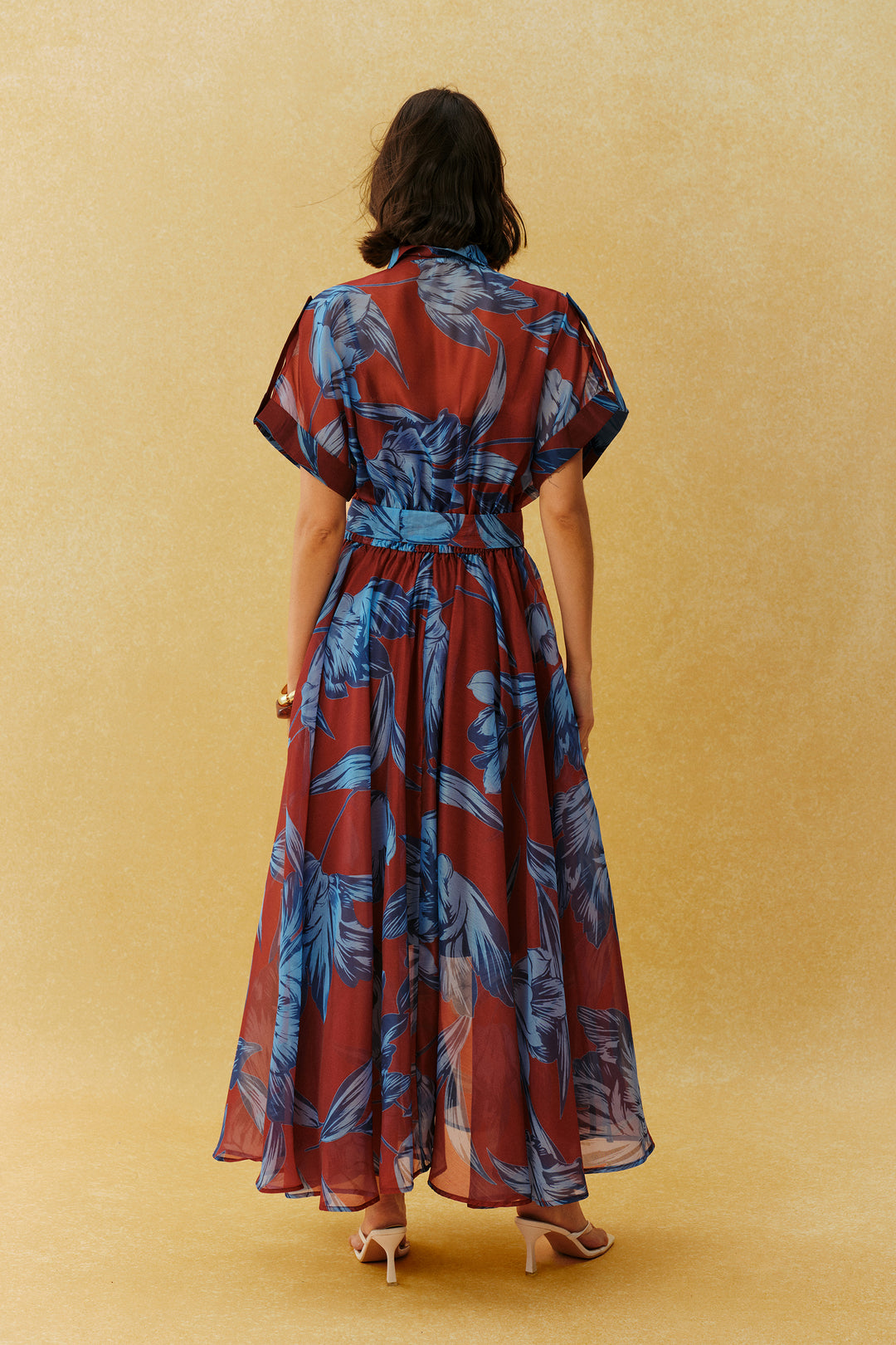 Maxikleid mit Hemdkragen und kurzen Ärmeln - KYMA