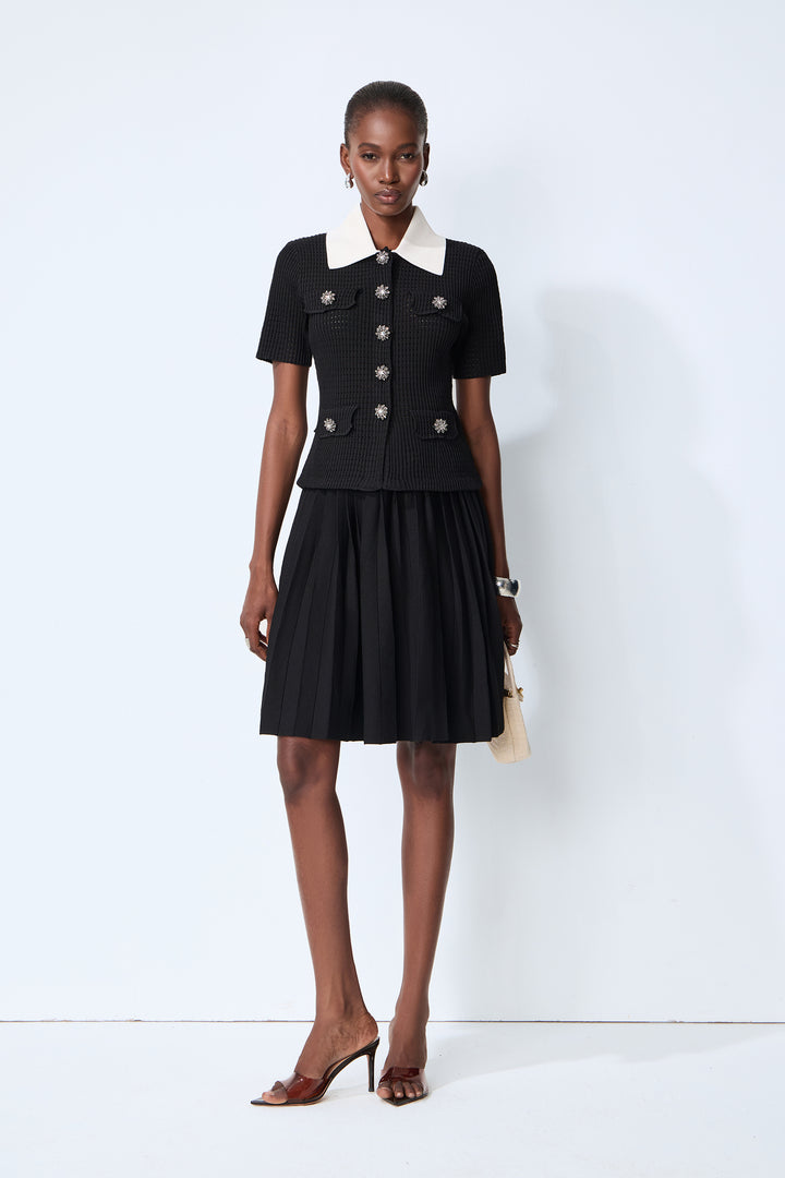 Simple Look Black Contrast Collar Knit Top Pleated Skirt Set