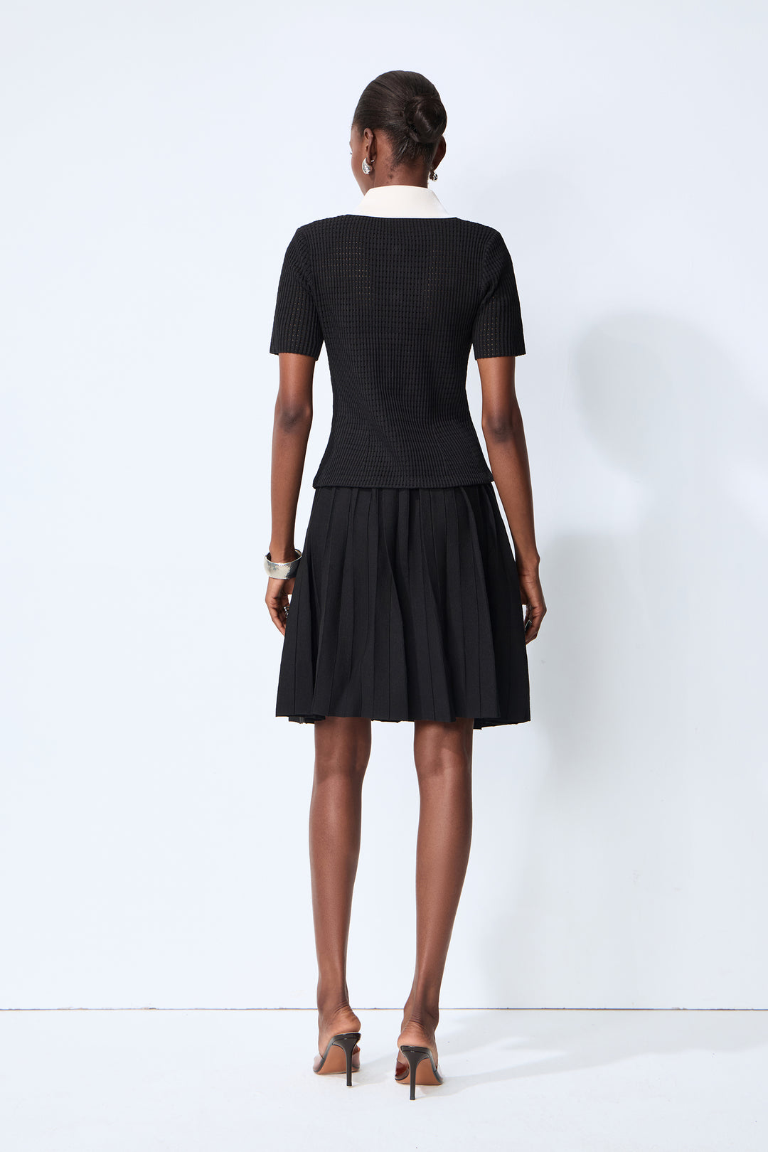 Simple Look Black Contrast Collar Knit Top Pleated Skirt Set Fabric
