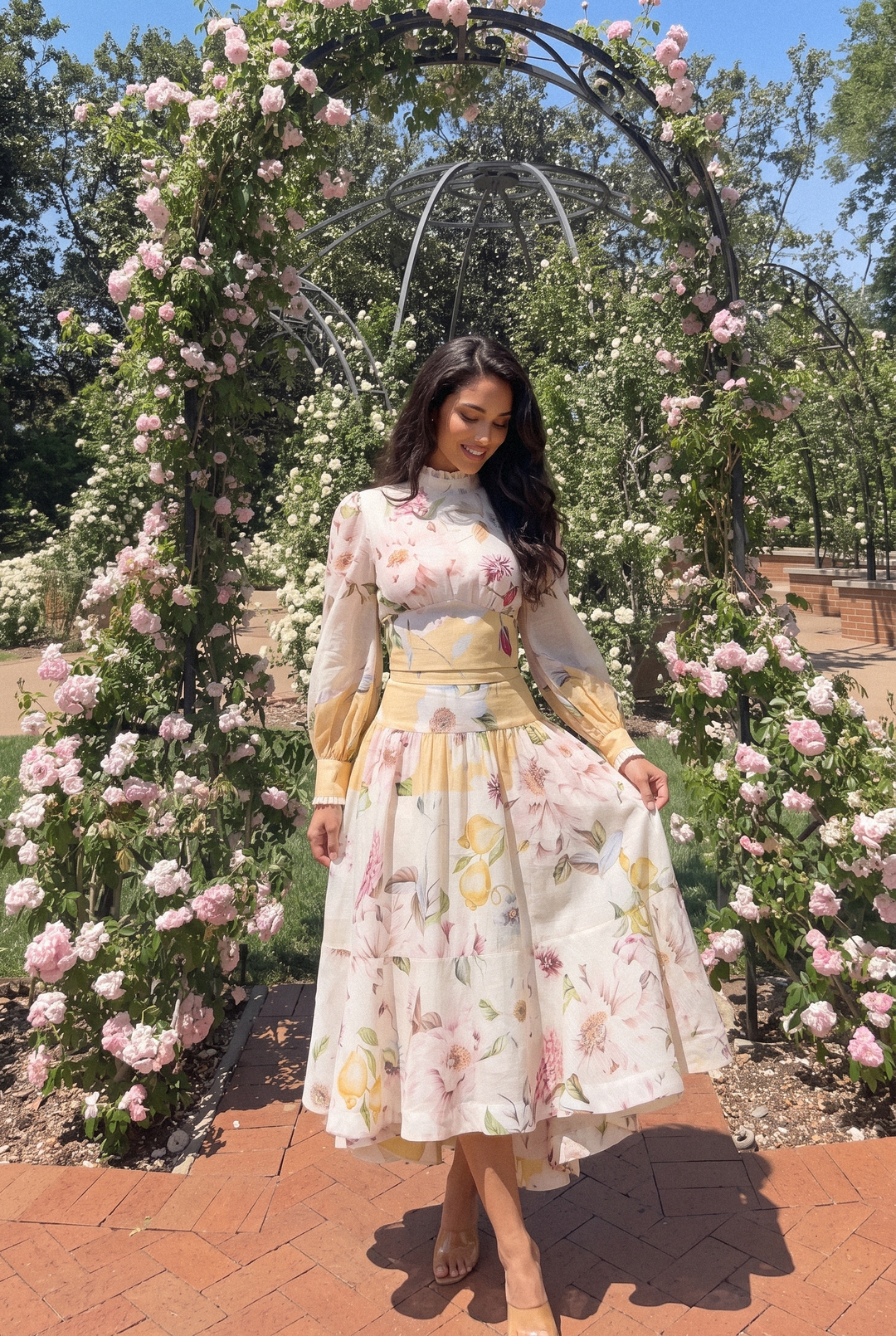 Detailaufnahme des floralen Prints auf dem Top - KYMA