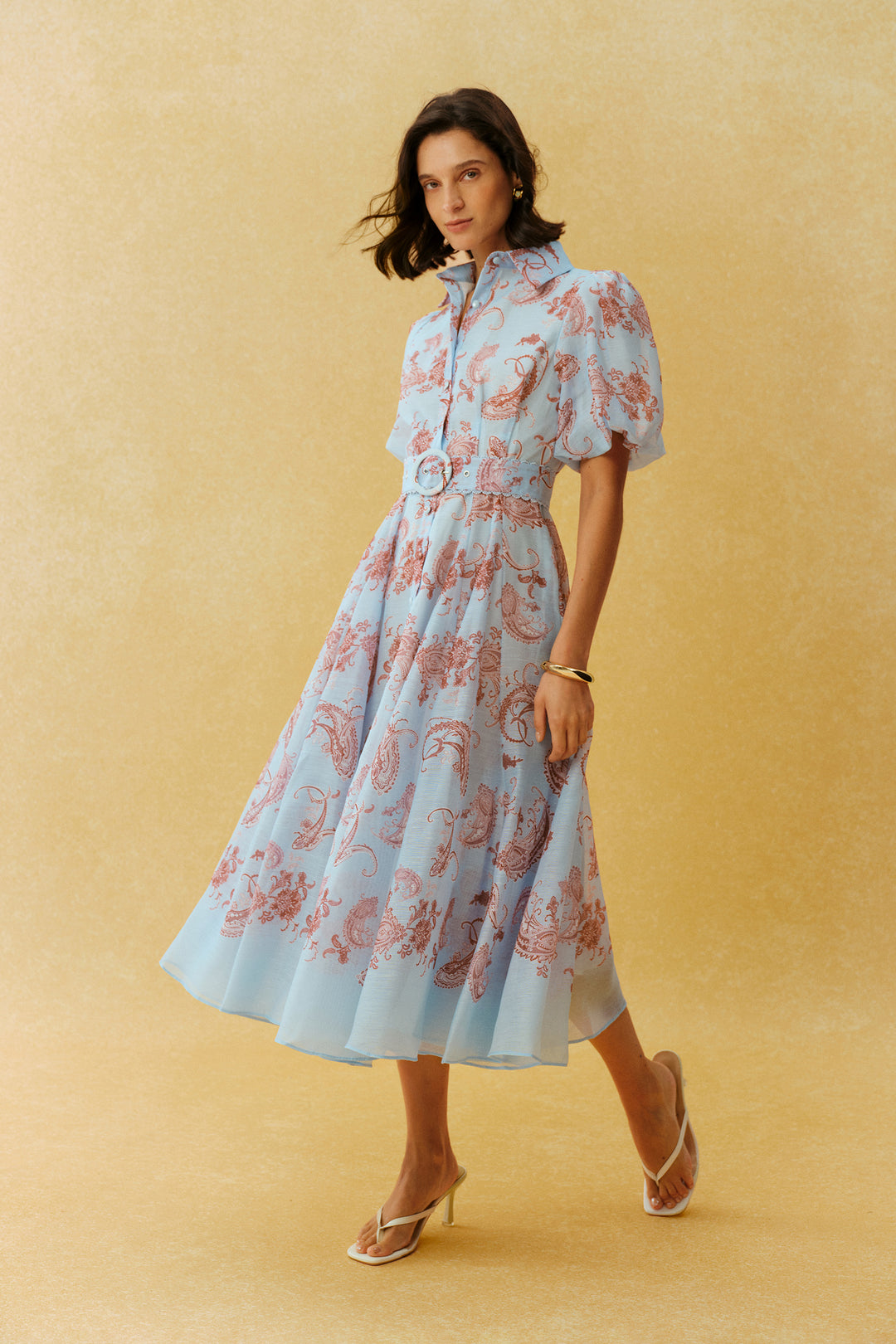 Das Kleid mit Taillengürtel - KYMA