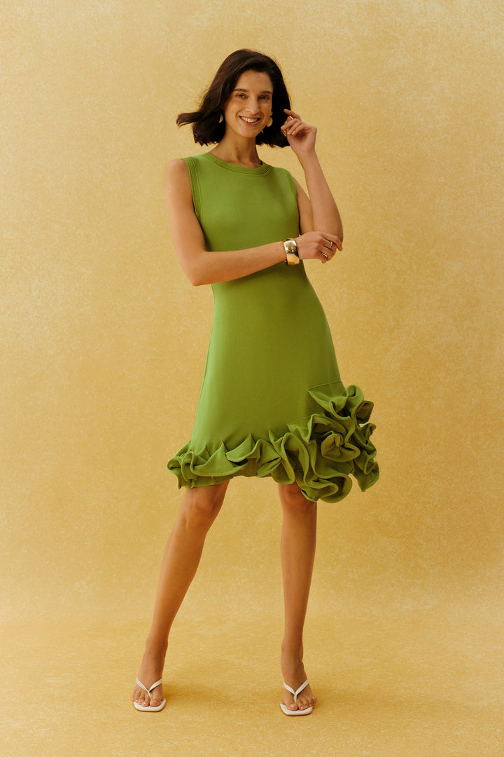 Grünes ärmelloses Strick-Minikleid mit Rüschensaum vorne - KYMA