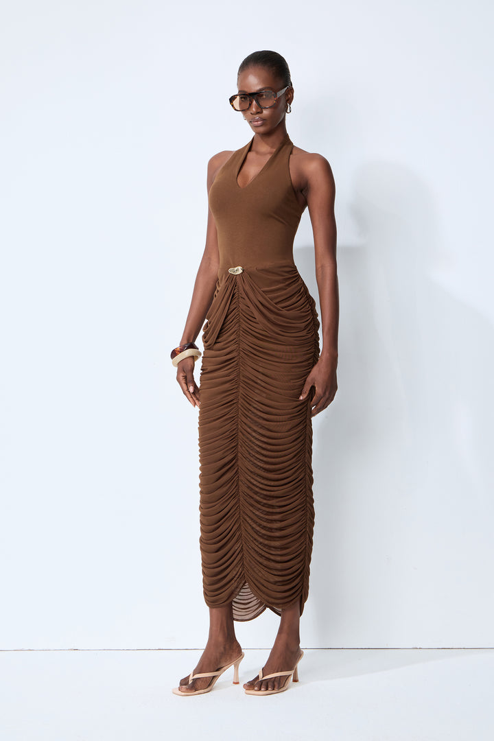 Compliment Me Braunes Maxi-Kleid mit tiefem V-Ausschnitt und Raffungen