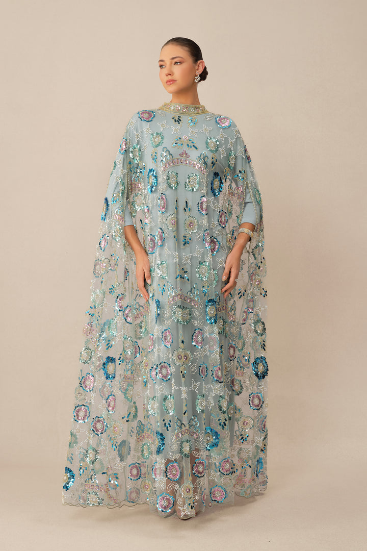 Blaues Maxikleid mit floralen Pailletten und Cape-Ärmeln - KYMA