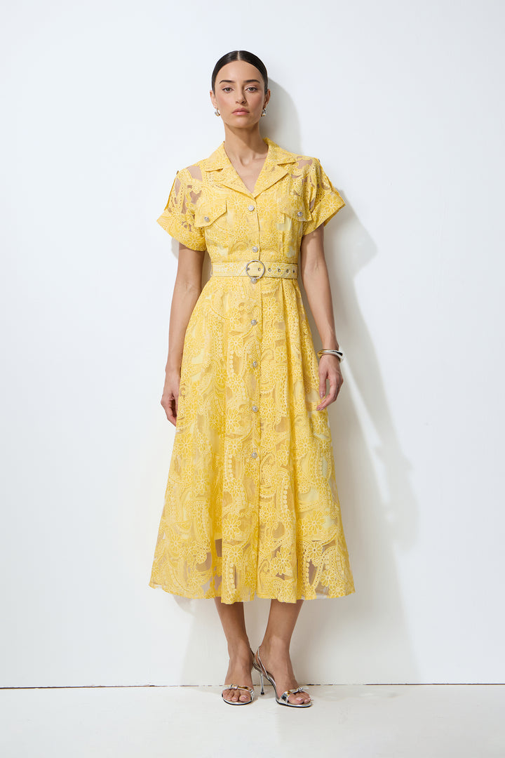Endless Summer Gelbes transparentes florales Spitzen-Midikleid mit Modell