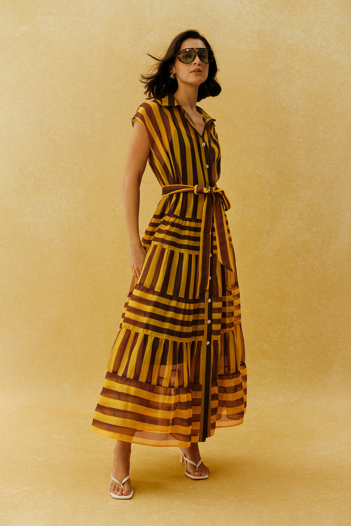 Gelbes gestreiftes Maxi-Kleid mit Kappenärmeln, mit Unterrock