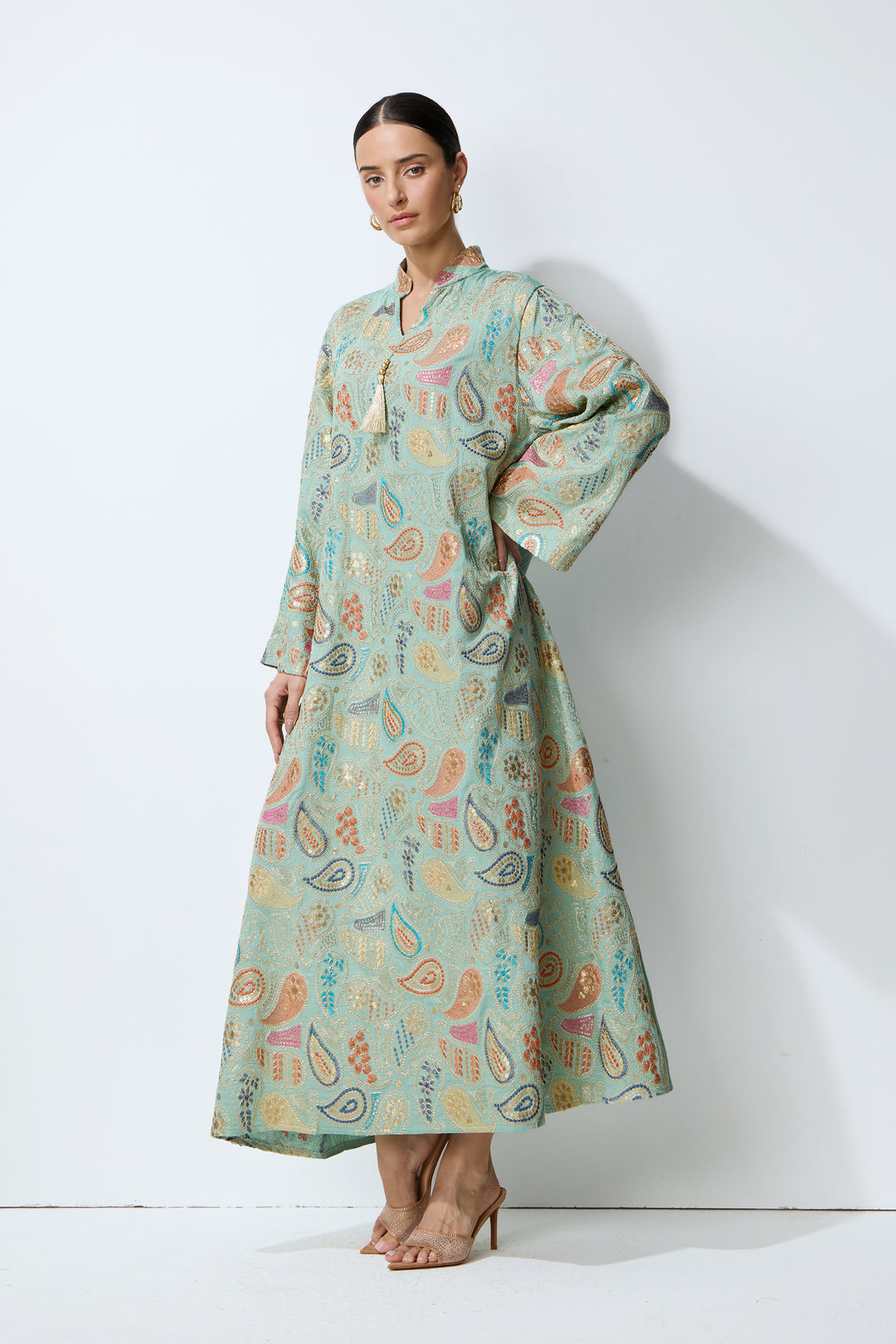 Rückansicht des grünen Kaftan-Maxikleids