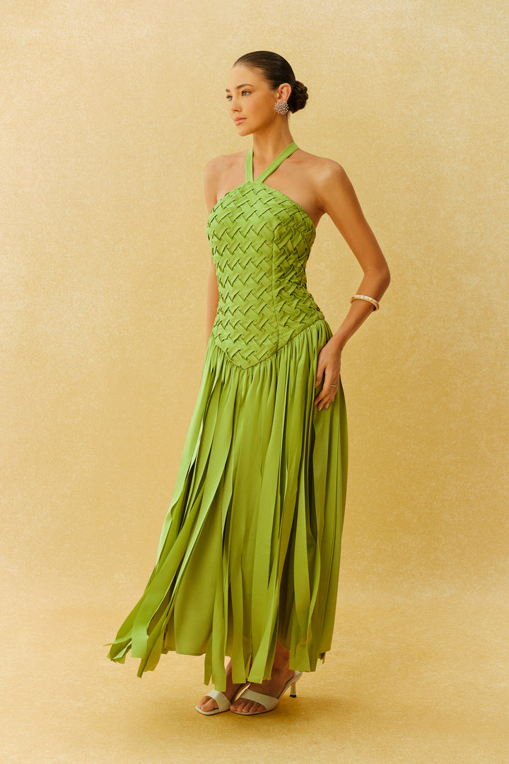 Grünes Maxikleid mit Neckholder und Fransen – KYMA
