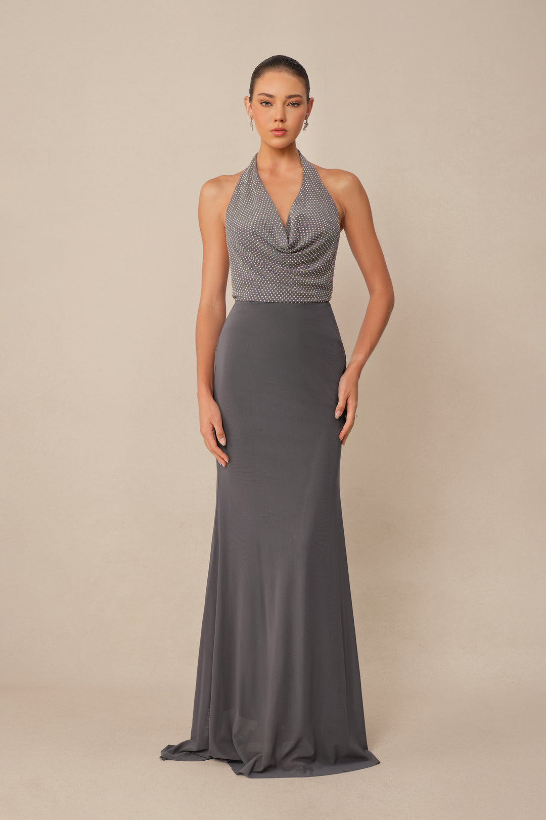 Graues Strass-besetztes Neckholder-Maxikleid - KYMA