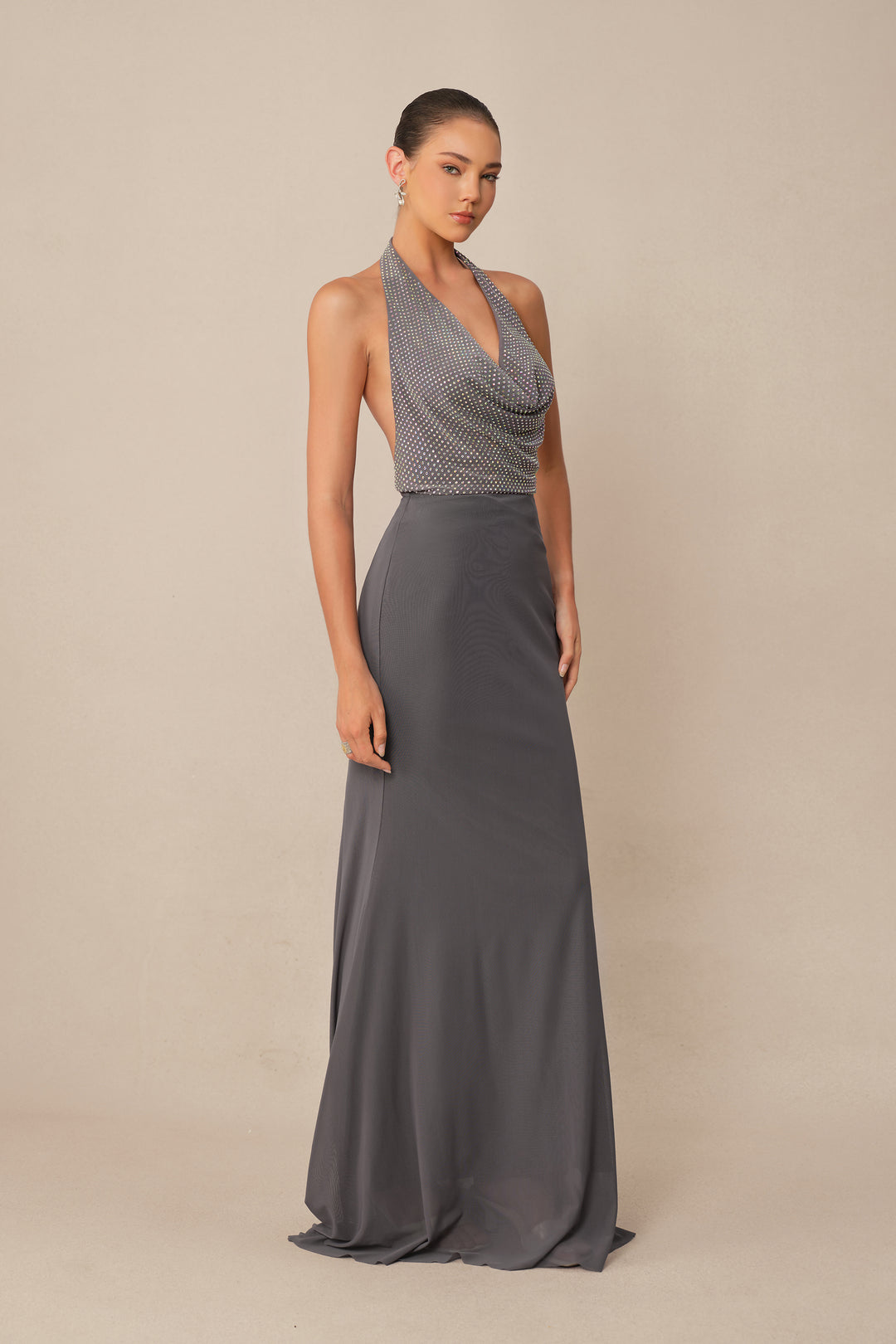 Graues Strass-besetztes Neckholder-Maxikleid Ausschnitt - KYMA