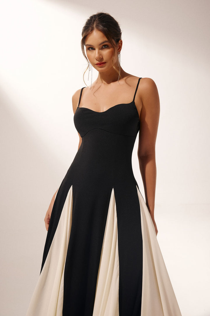 Griselda eleganter Maxikleid mit Farbblock für Damen - Anprobe - KYMA